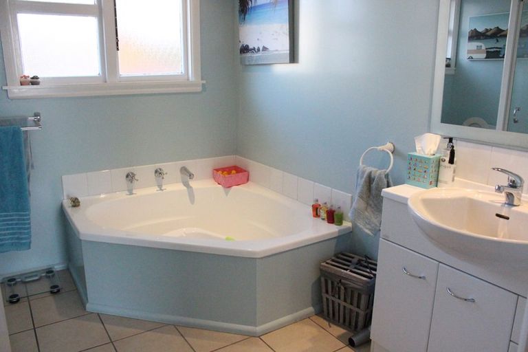 Photo of property in 36 Wingate Street, Redwood, Christchurch, 8051