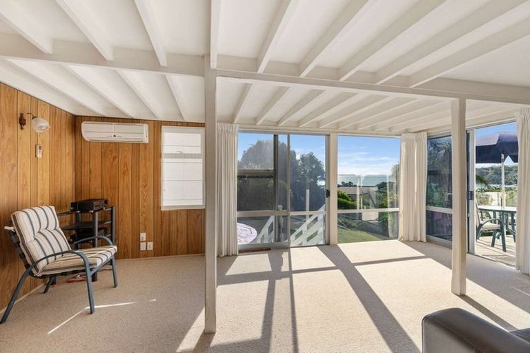 Photo of property in 8 De Luen Avenue, Tindalls Beach, Whangaparaoa, 0930