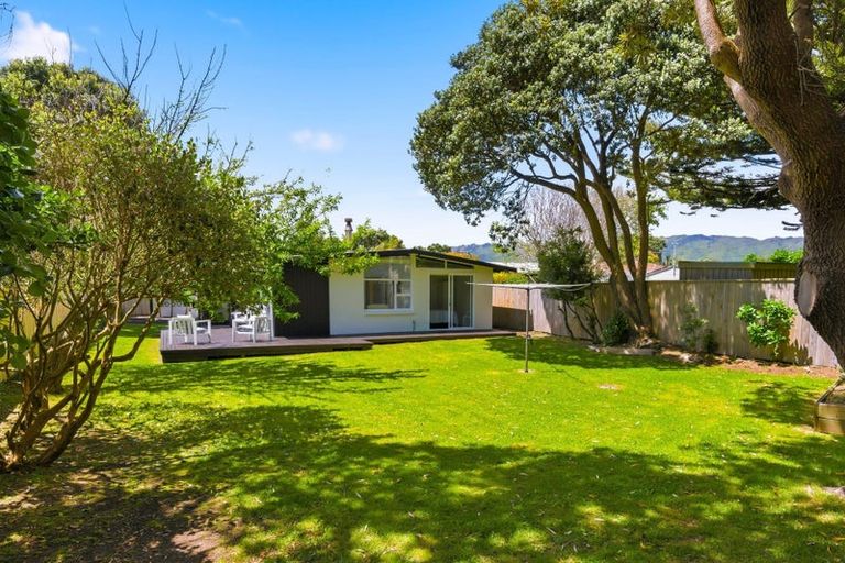 Photo of property in 32 Te Moana Road, Waikanae Beach, Waikanae, 5036