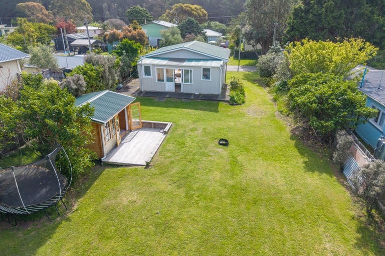 Photo of property in 15 Drake Street, Waikawa Beach, Manakau, 5573