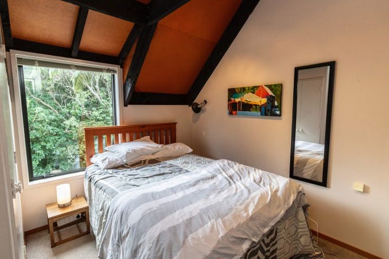 Photo of property in 2a Pitoitoi Road, Days Bay, Lower Hutt, 5013