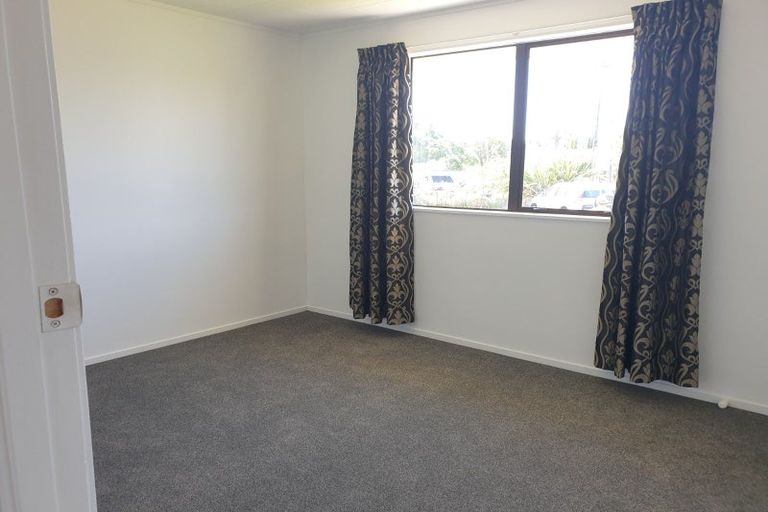 Photo of property in 42 Parakai Avenue, Parakai, 0830