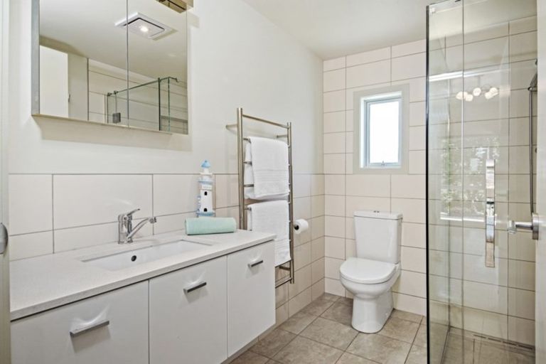 Photo of property in 3 Karaka Road, Kawakawa Bay, Papakura, 2585