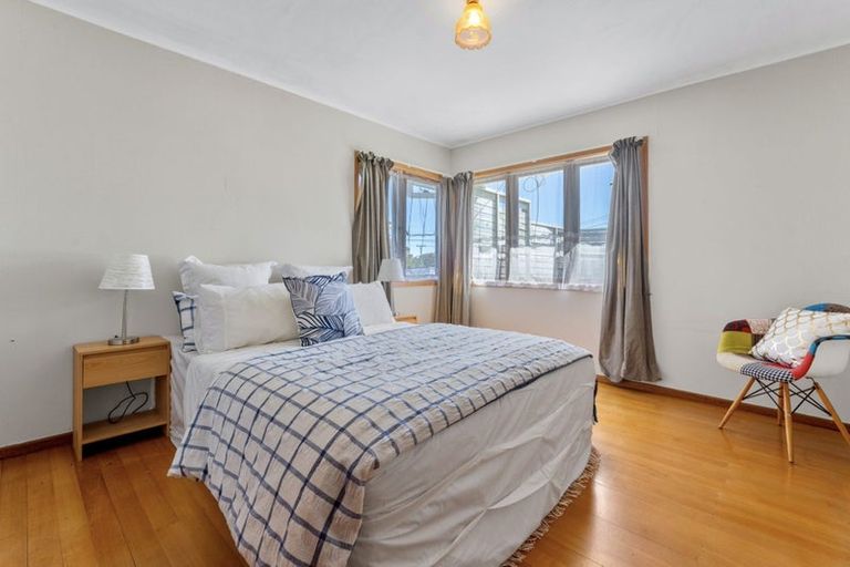 Photo of property in 4 Duncan Avenue, Te Atatu South, Auckland, 0610