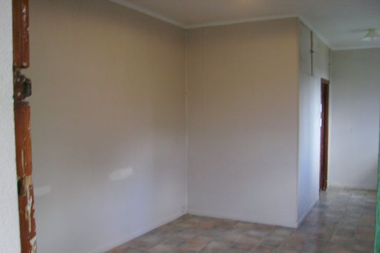 Photo of property in 1/12 Hinekohu Street, New Lynn, Auckland, 0600