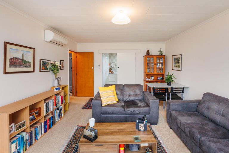 Photo of property in 12a Collingwood Court, Hokowhitu, Palmerston North, 4410