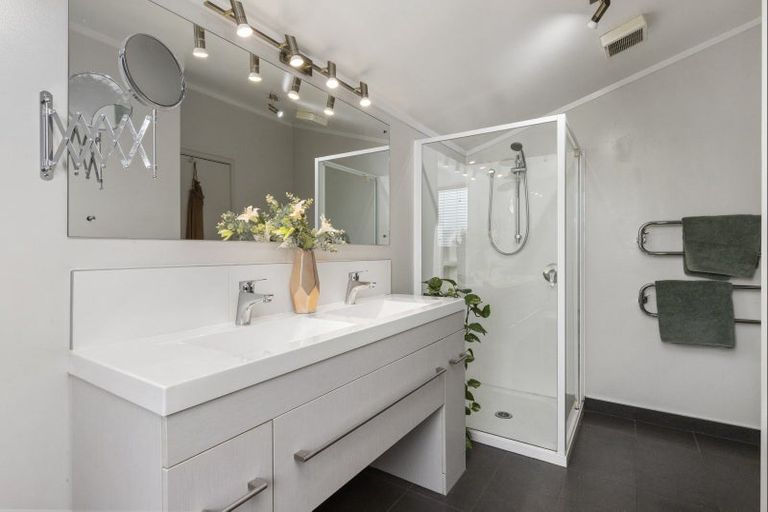 Photo of property in 4 Coulthard Terrace, Opaheke, Papakura, 2113