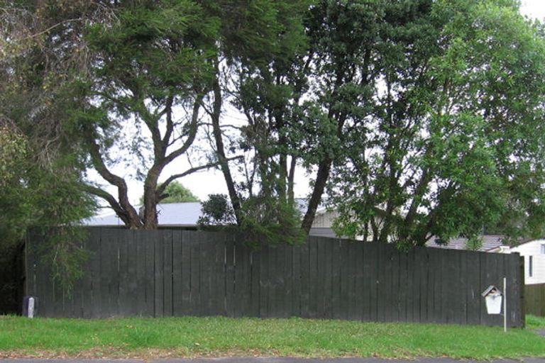 Photo of property in 3 Wickstead Place, Massey, Auckland, 0614