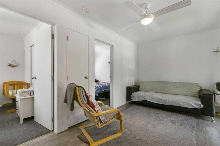 Photo of property in 7 Minaret Drive, Bucklands Beach, Auckland, 2014