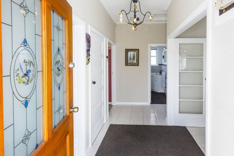 Photo of property in 10 Savage Crescent, Upper Hutt Central, Upper Hutt, 5018