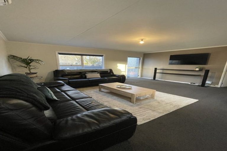 Photo of property in 38 Suzanne Grove, Kelvin Grove, Palmerston North, 4414