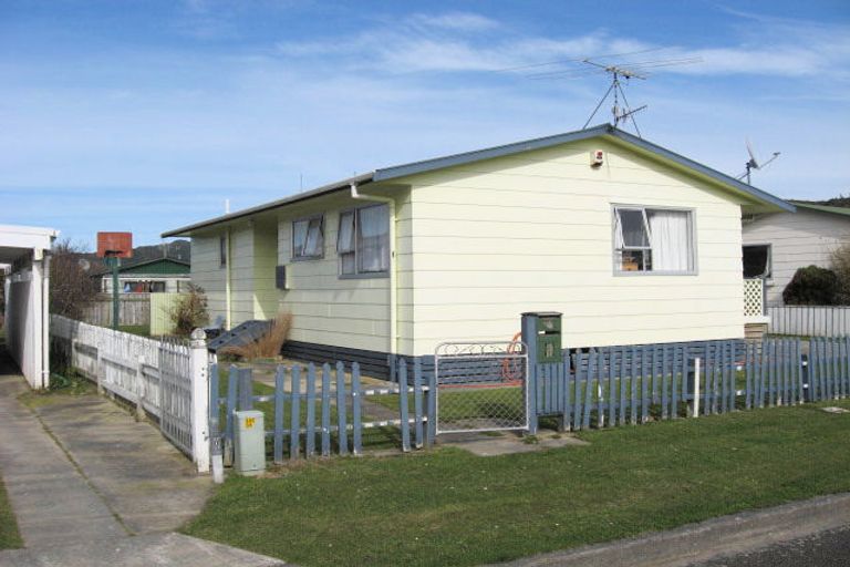Photo of property in 3 Weymouth Grove, Wainuiomata, Lower Hutt, 5014