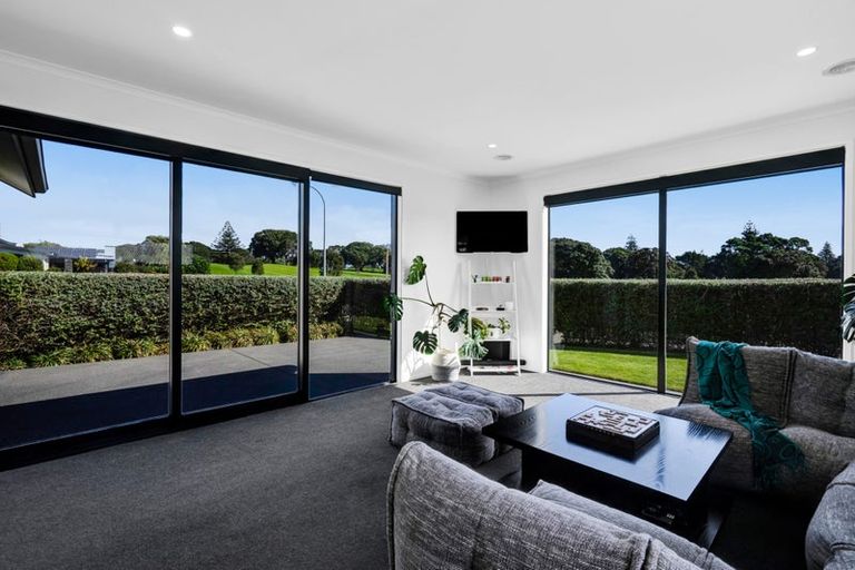 Photo of property in 6 Pebble Beach Court, Waiwhakaiho, New Plymouth, 4312
