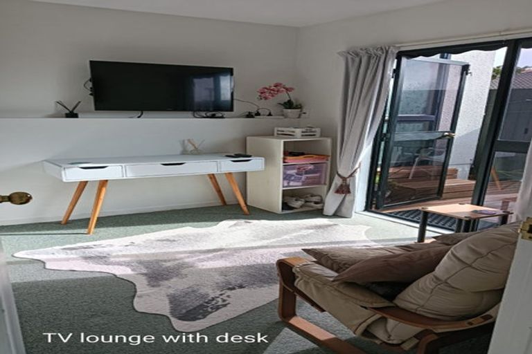 Photo of property in 1/12 Hebron Road, Waiake, Auckland, 0630