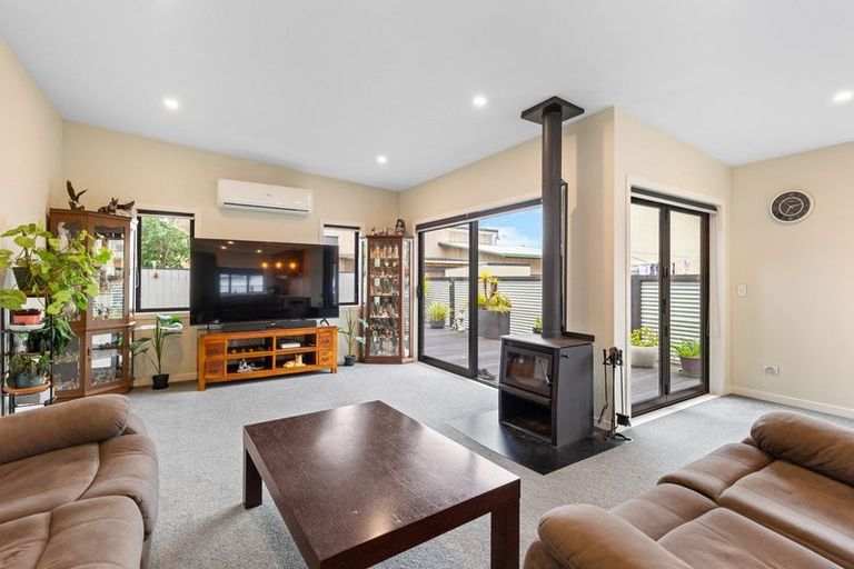 Photo of property in 10a Queenwood Road, Levin, 5510