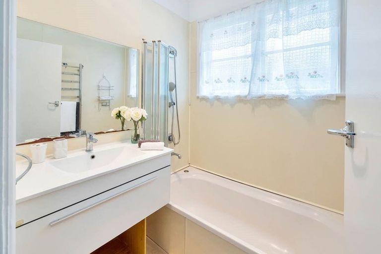 Photo of property in 7 Griffen Park Road, Mount Roskill, Auckland, 1041