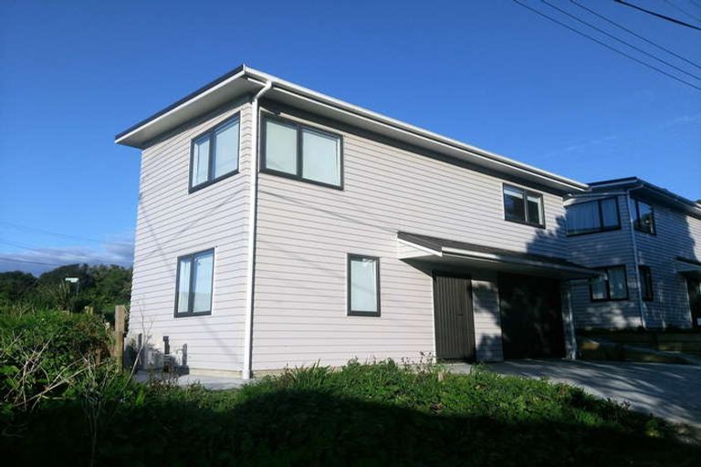 Photo of property in 106b Glanmire Road, Newlands, Wellington, 6037