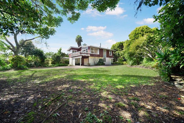 Photo of property in 1 Alwyn Avenue, Te Atatu South, Auckland, 0610