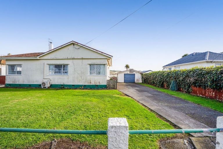Photo of property in 5 Turuturu Road, Hawera, 4610