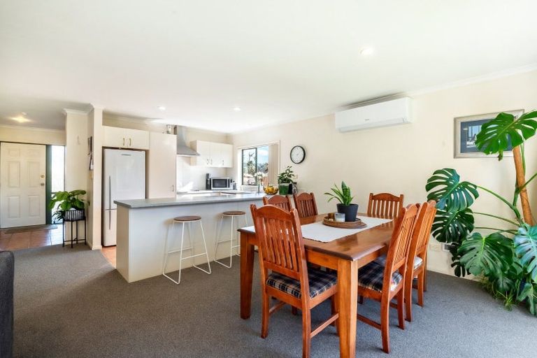 Photo of property in 15 Hercules Drive, Henderson, Auckland, 0612