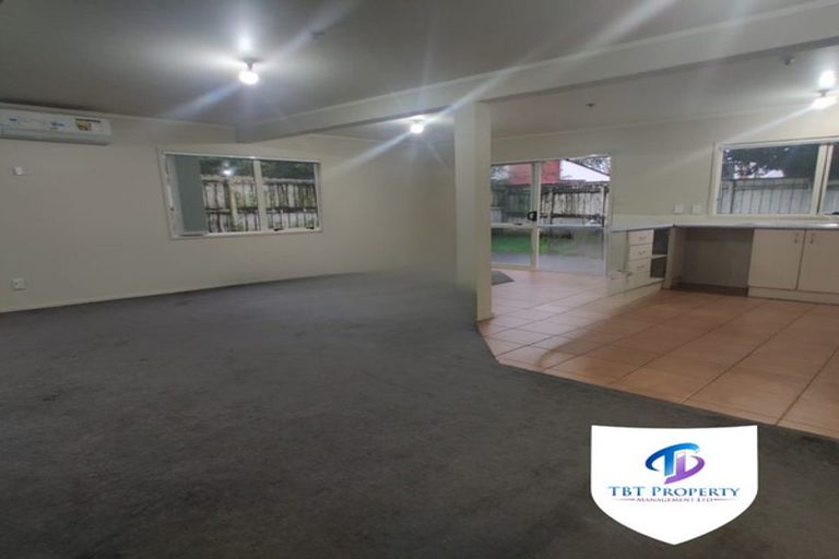 Photo of property in 3/240 Pakuranga Road, Pakuranga Heights, Auckland, 2010