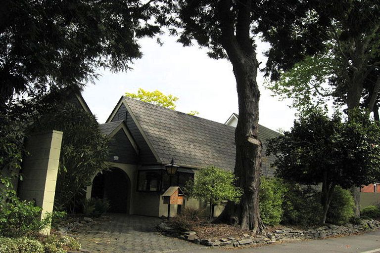 Photo of property in 207 Clyde Road, Burnside, Christchurch, 8053