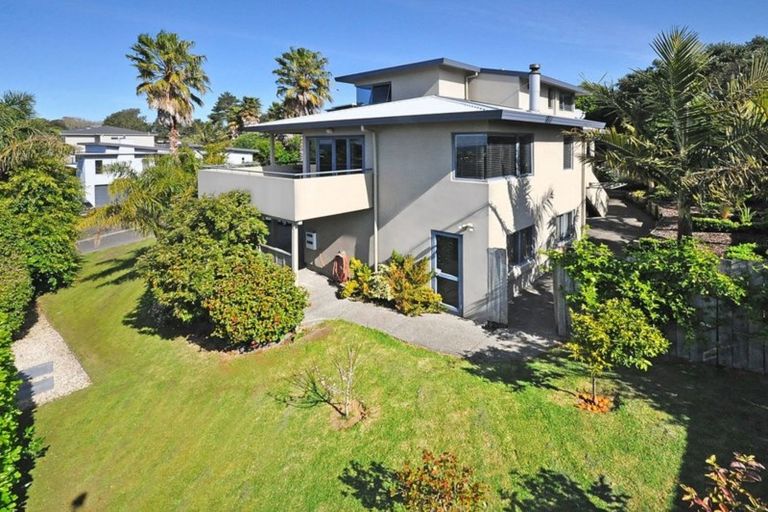 Photo of property in 182 Whangaparaoa Road, Red Beach, 0932