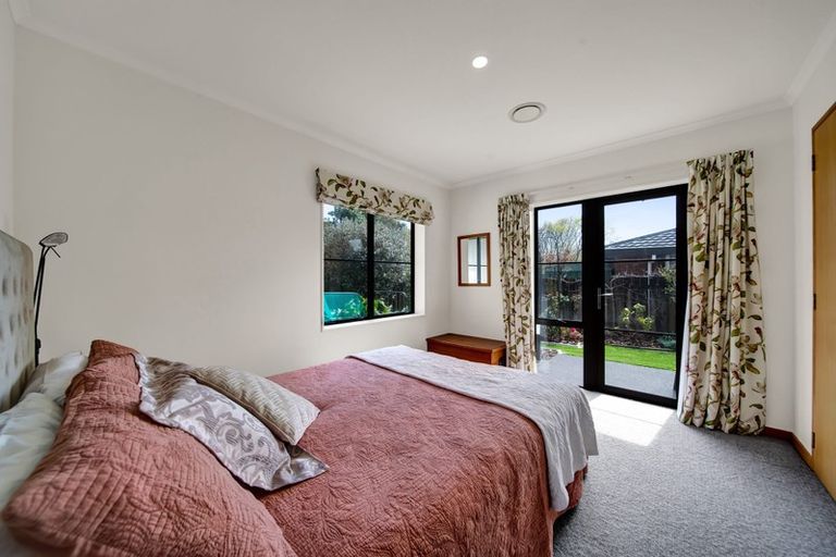 Photo of property in 10 Kinross Drive, Merrilands, New Plymouth, 4312