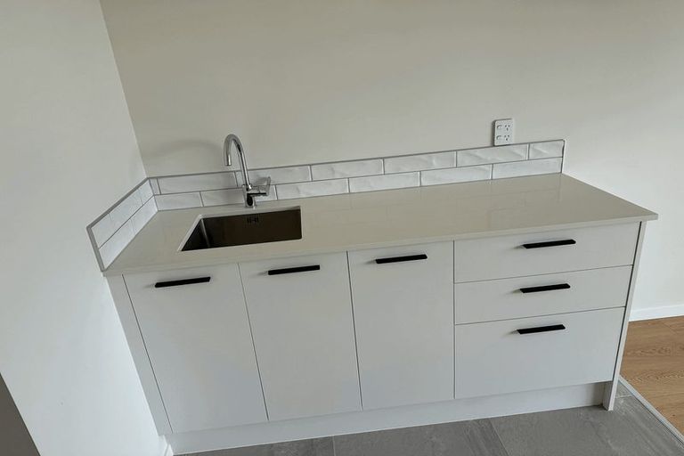 Photo of property in 43 Waipuhinui Way, Wiri, Auckland, 2104