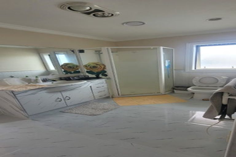 Photo of property in 32 Middlefield Drive, East Tamaki Heights, Auckland, 2016