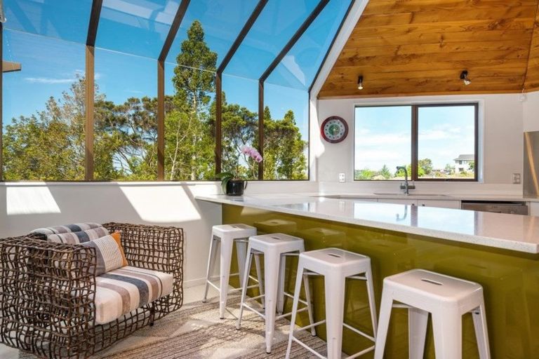 Photo of property in 10 Harper Street, Chatswood, Auckland, 0626