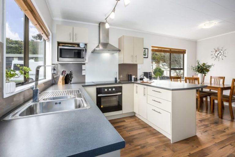 Photo of property in 23 Rembrandt Avenue, Tawa, Wellington, 5028