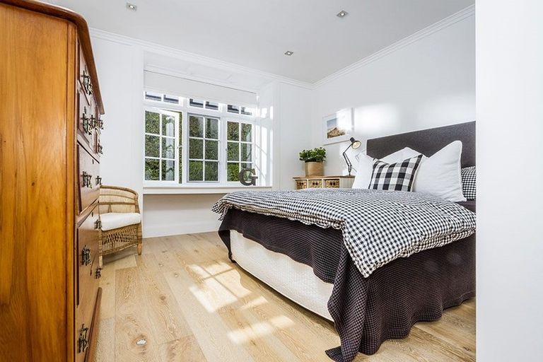 Photo of property in 10 Tiri Road, Milford, Auckland, 0620