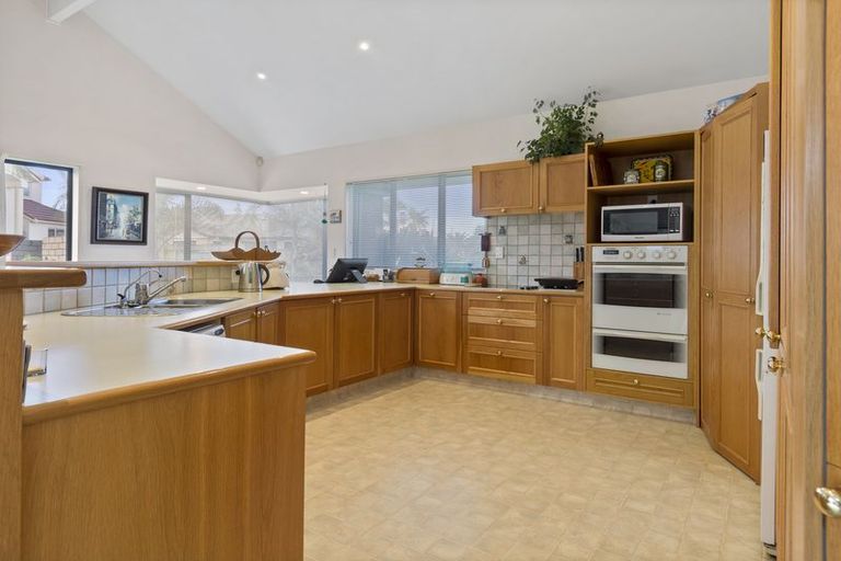 Photo of property in 28 Seychelles Drive, Papamoa Beach, Papamoa, 3118