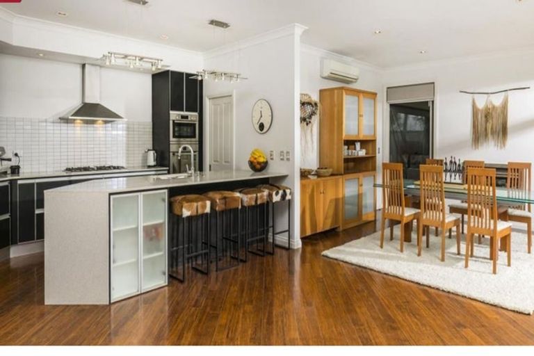 Photo of property in 2 Oscar Road, Greenhithe, Auckland, 0632