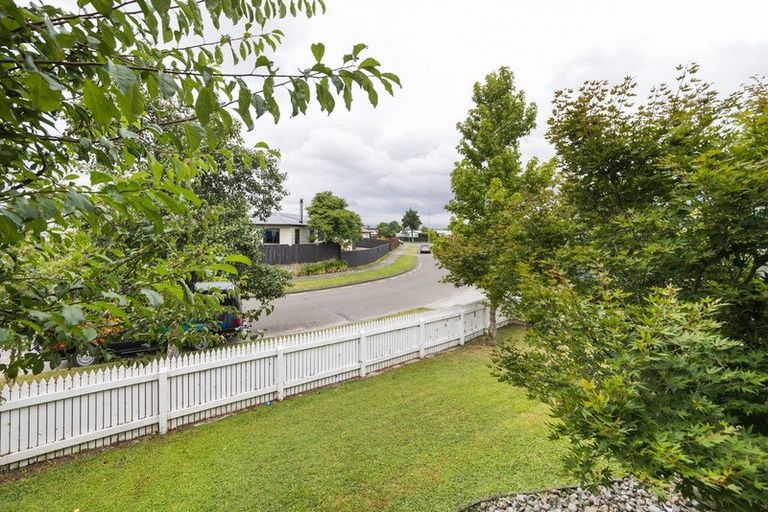 Photo of property in 21 Dahlstrom Grove, Kelvin Grove, Palmerston North, 4414