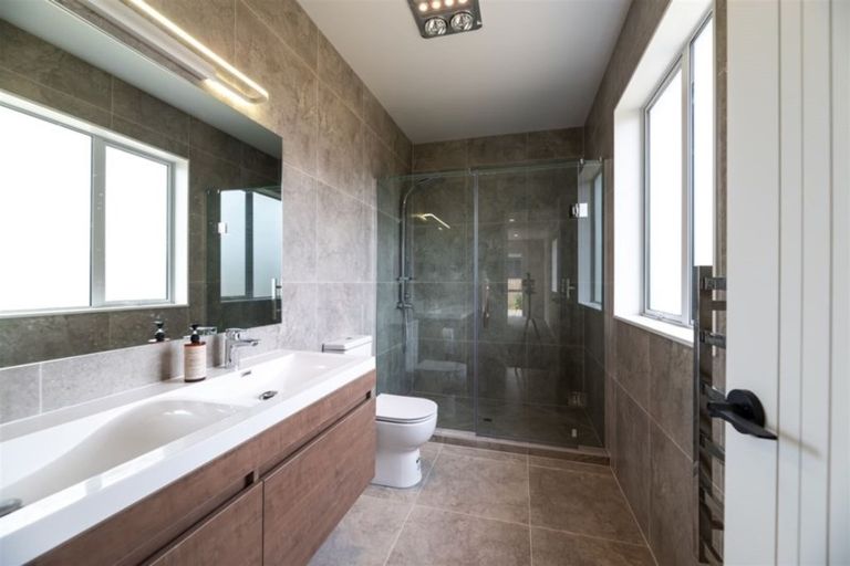 Photo of property in 10 Walter Ruddock Avenue, Kumeu, 0810