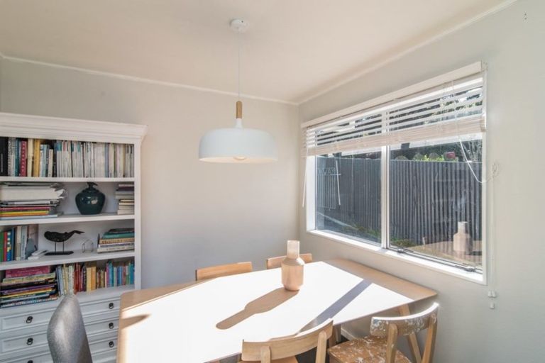 Photo of property in 5 Hookway Grove, Paraparaumu, 5032