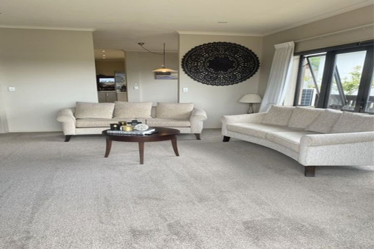 Photo of property in 2 Ellivani Rise, Pukekohe, 2120