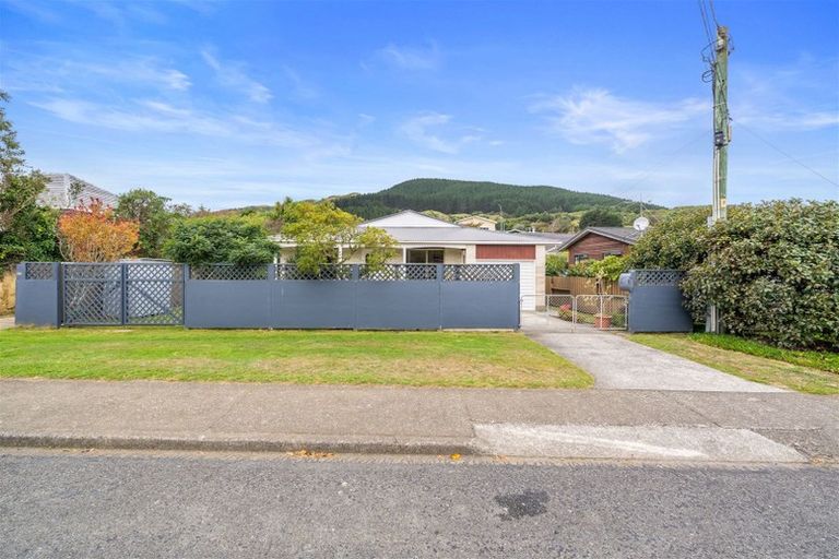 Photo of property in 26 Coates Street, Tawa, Wellington, 5028