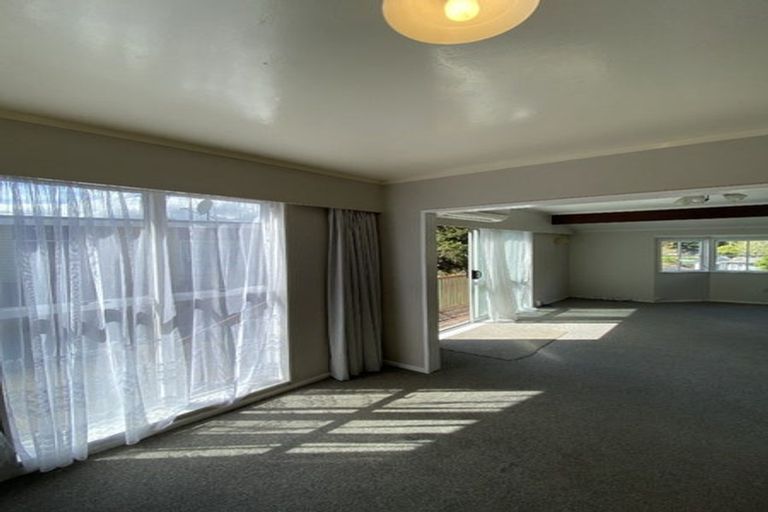 Photo of property in 30 Deller Grove, Silverstream, Upper Hutt, 5019