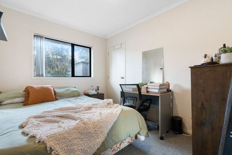 Photo of property in 9 Tussock Avenue, Mangere, Auckland, 2022