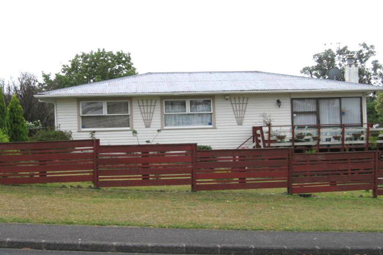 Photo of property in 28 Kirby Street, Glendene, Auckland, 0602