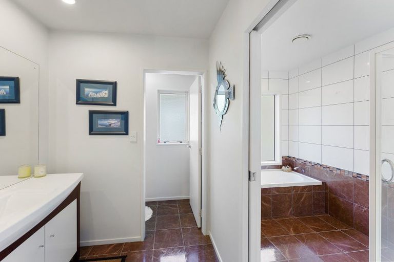 Photo of property in 19 Waitaheke Road, Te Horo, Otaki, 5581