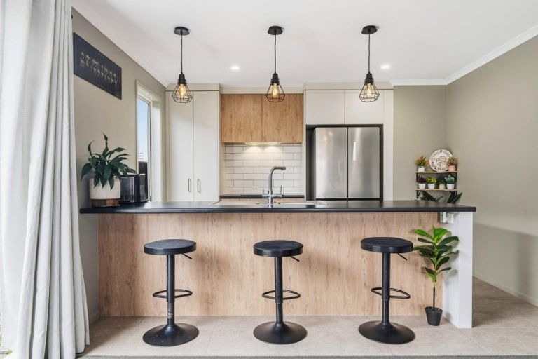 Photo of property in 10 Empire Crescent, Papamoa, 3118