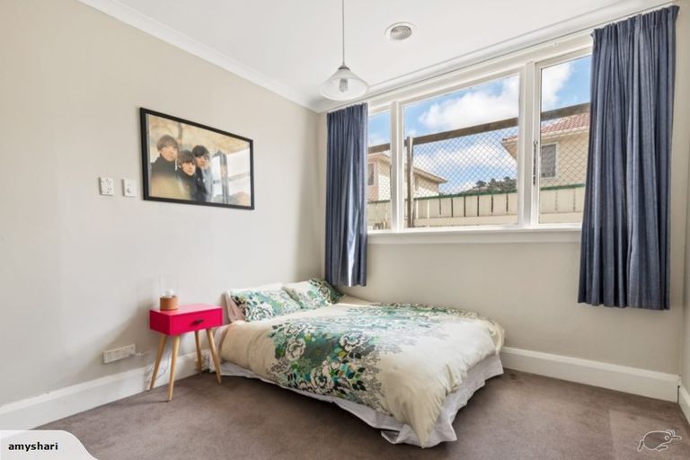 Photo of property in 119 Apu Crescent, Lyall Bay, Wellington, 6022