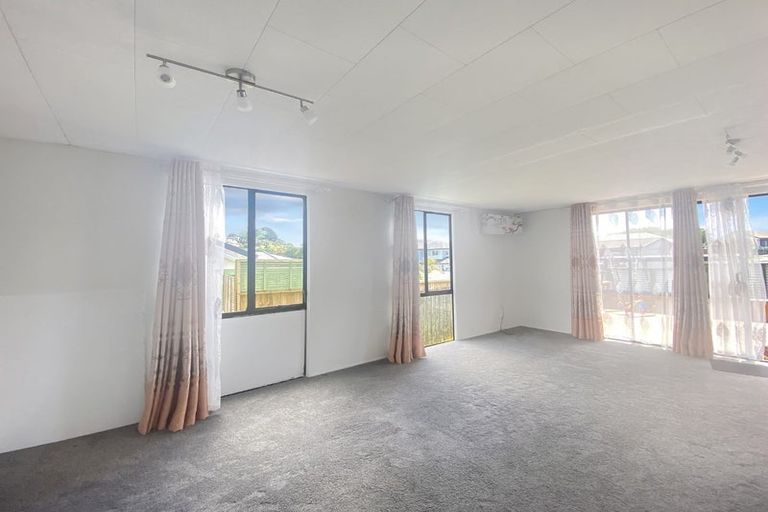 Photo of property in 1/22 Devonshire Road, Unsworth Heights, Auckland, 0632