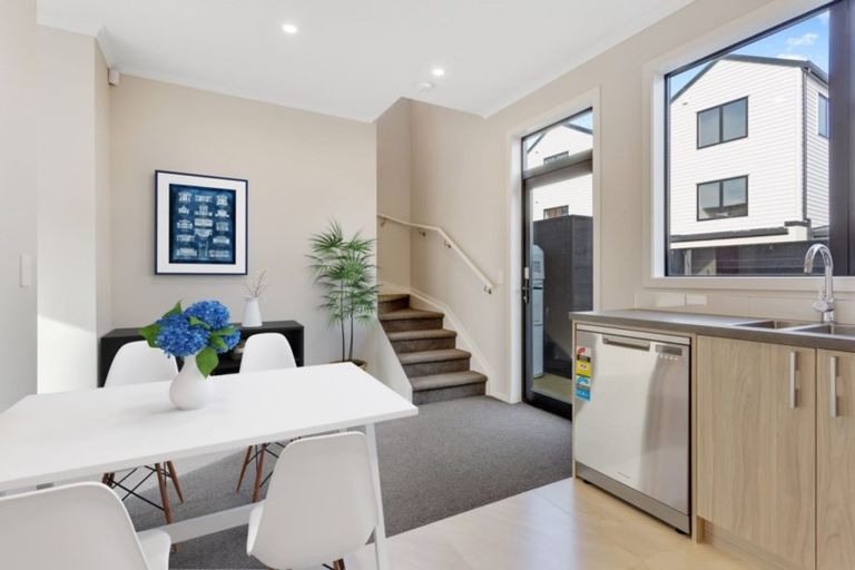 Photo of property in 12 Uku Lane, Hobsonville, Auckland, 0616