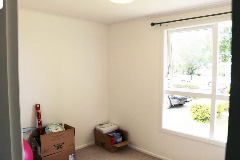 Photo of property in 62 Buscomb Avenue, Henderson, Auckland, 0610