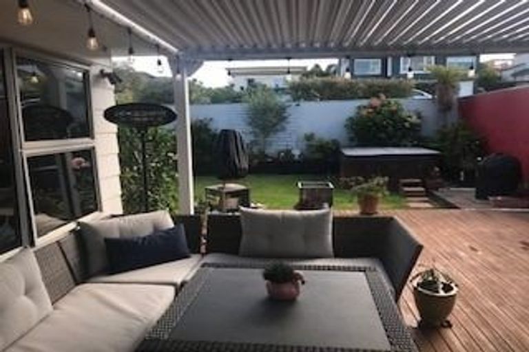 Photo of property in 1/67 Gulf View Road, Murrays Bay, Auckland, 0630